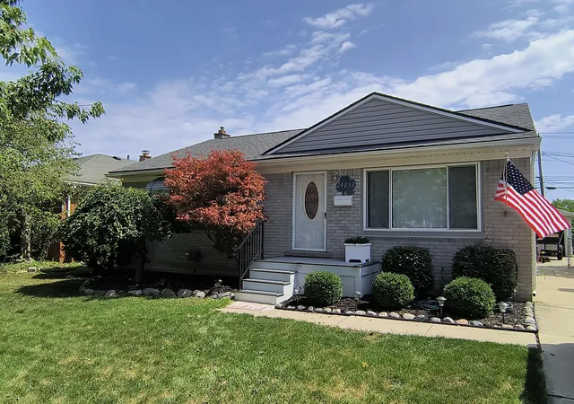 Photo 1 of Single family home for sale at 24252 Johnston Ave, Eastpointe City Macomb, MI 48021 | MLS# 81026045376 | Listing updated on 2026-08-29