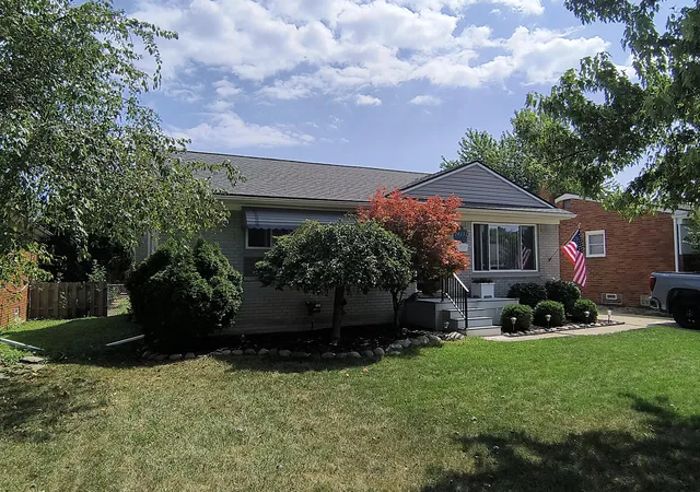 Photo 4 of Single family home for sale at 24252 Johnston Ave, Eastpointe City Macomb, MI 48021 | MLS# 81026045376 | Listing updated on 2026-08-29
