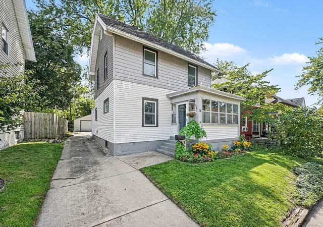 Photo 1 of Single family home for sale at 16 Dean St Ne, Grand Rapids City Kent, MI 49505 | MLS# 65026045383 | Listing updated on 2026-09-10
