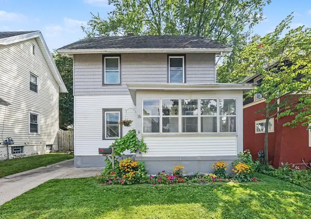 Photo 2 of Single family home for sale at 16 Dean St Ne, Grand Rapids City Kent, MI 49505 | MLS# 65026045383 | Listing updated on 2026-09-10