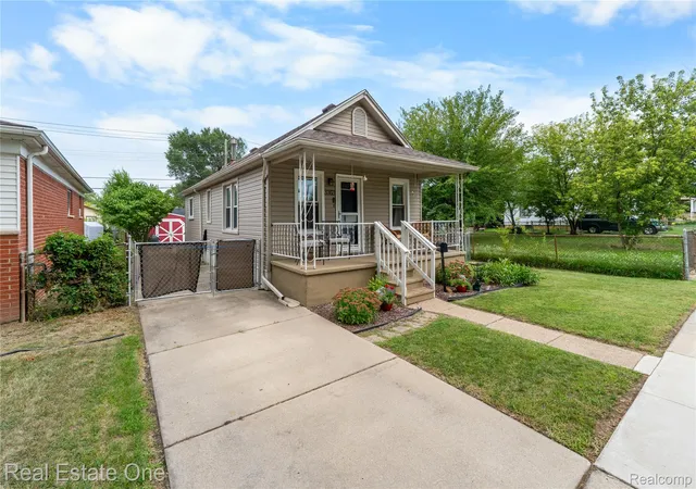 Photo 3 of Single family home for sale at 3363 16th St, Wyandotte City Wayne, MI 48192 | MLS# 20261068741 | Listing updated on 2026-09-13