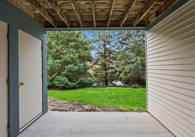 Listing Photo 2 - Condo for sale in building located at 18400 N Ridge Ct, Spring Lake, MI 49456 - Unit #7