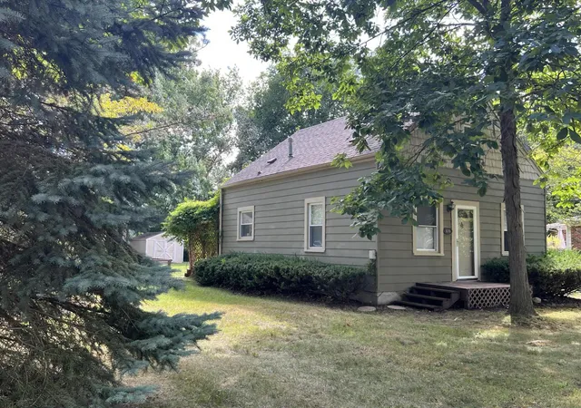 Photo 2 of Single family home for sale at 686 Troywood Dr, Troy City Oakland, MI 48083 | MLS# 81026045397 | Listing updated on 2026-09-08