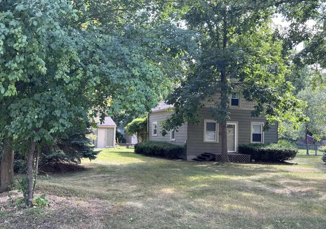 Photo 2 of Single family home for sale at 686 Troywood Dr, Troy City Oakland, MI 48083 | MLS# 81026045397 | Listing updated on 2026-09-08