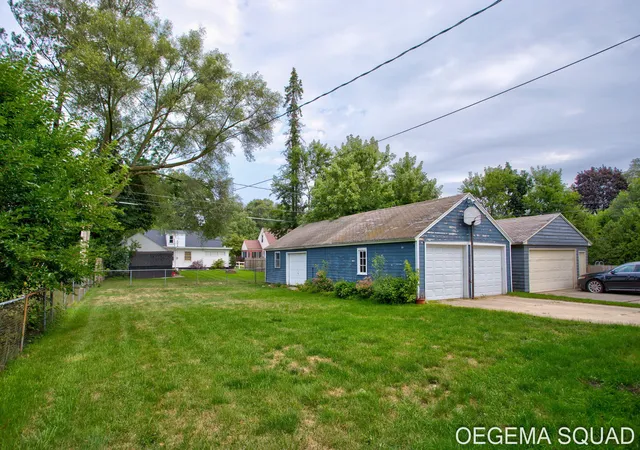 Photo 2 of Single family home for sale at 15 E 35th St, Holland City Allegan, MI 49423 | MLS# 71026045393 | Listing updated on 2026-09-09