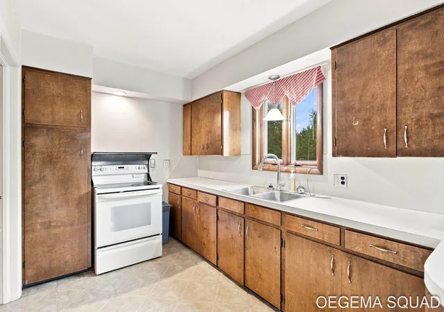 Photo 3 of Single family home for sale at 15 E 35th St, Holland City Allegan, MI 49423 | MLS# 71026045393 | Listing updated on 2026-09-09