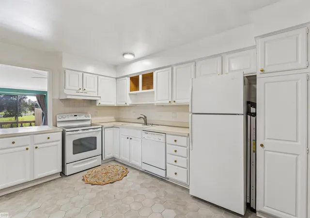 Photo 3 of Condo for sale at 698 Tennyson Ct, Rochester Hills City Oakland, MI 48307 | MLS# 58050219976 | Listing updated on 2026-09-16