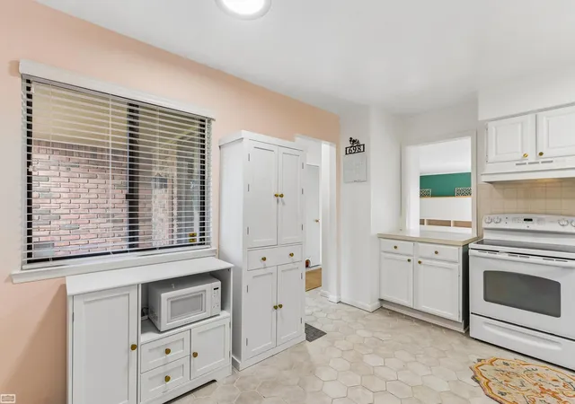 Photo 4 of Condo for sale at 698 Tennyson Ct, Rochester Hills City Oakland, MI 48307 | MLS# 58050219976 | Listing updated on 2026-09-16