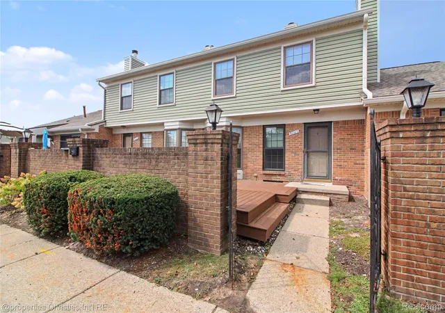 Photo 3 of Condo for sale at 31117 Country Blf, Farmington Hills City Oakland, MI 48331 | MLS# 20261068767 | Listing updated on 2026-08-28