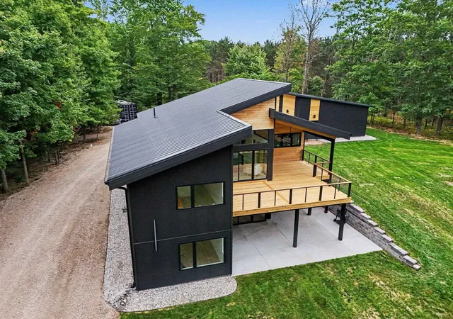 Photo 3 of Single family home for sale at 5228 Hanna Rd, Whitewater Township Grand Traverse, MI 49690 | MLS# 78080072901 | Listing updated on 2026-09-17