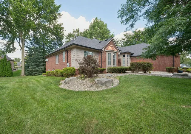 Photo 4 of Single family home for sale at 11215 Wilshire Dr, Shelby Charter Township Macomb, MI 48315 | MLS# 81026045410 | Listing updated on 2026-09-02