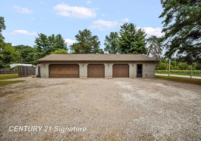 Photo 2 of Single family home for sale at 1545 N Graham Rd, Thomas Township Saginaw, MI 48623 | MLS# 61050219982 | Listing updated on 2026-09-15
