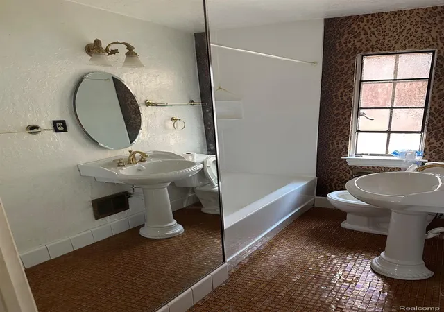Photo 4 of Multi family home for sale at 386 Piper Blvd, Detroit City Wayne, MI 48215 | MLS# 20261068792 | Listing updated on 2026-08-29