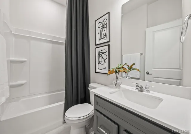 Photo 18 of Condo for sale at 55913 Oak Pointe Dr, Shelby Charter Township Macomb, MI 48315 | MLS# 20261068805 | Listing updated on 2026-08-28