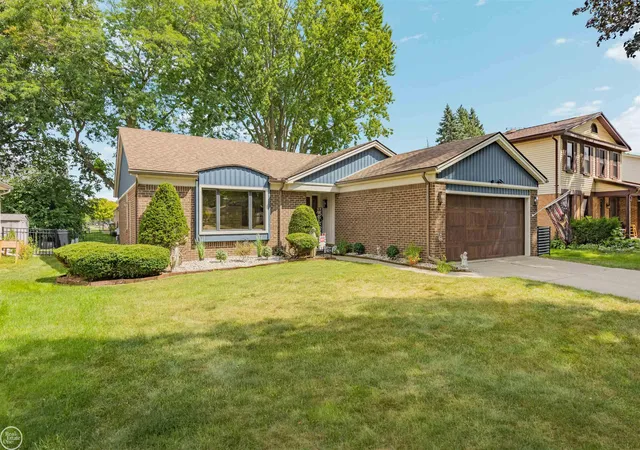 Photo 3 of Single family home for sale at 40142 Capitol Dr, Sterling Heights City Macomb, MI 48313 | MLS# 58050219993 | Listing updated on 2026-10-03