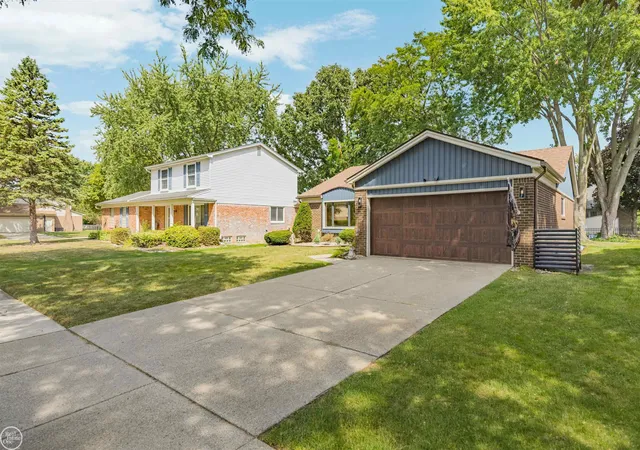 Photo 3 of Single family home for sale at 40142 Capitol Dr, Sterling Heights City Macomb, MI 48313 | MLS# 58050219993 | Listing updated on 2026-10-03
