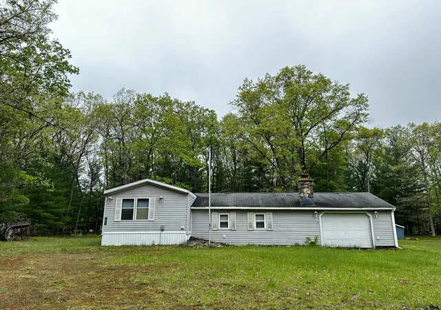 Photo 3 of Single family home for sale at 1627 W Delong Dr, Peacock Township Lake, MI 49304 | MLS# 67026045448 | Listing updated on 2026-08-27