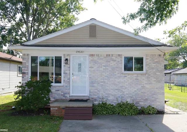 Photo 1 of Single family home for sale at 29530 South River St, Harrison Charter Township Macomb, MI 48043 | MLS# 58050220001 | Listing updated on 2026-08-28