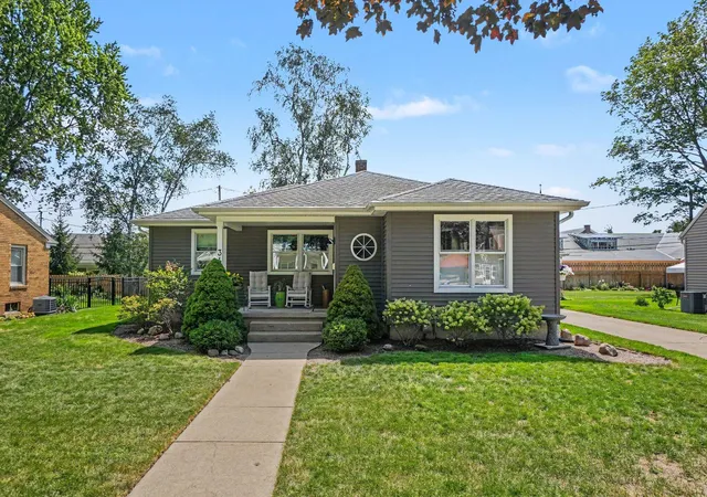 Photo 1 of Sale Pending at 34 E 30th St, Holland City Ottawa, MI 49423 | MLS# 71026045457 | Listing updated on 2026-08-30