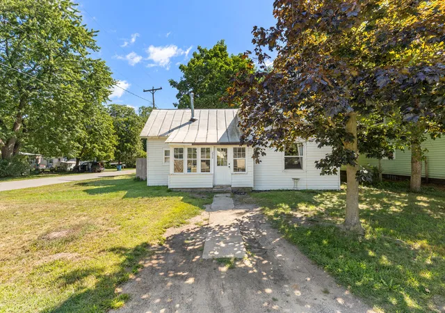 Single family home for sale at 220 N Lincoln St, ReynoldsTownship_Montcalm, MI 49329 | MLS# 72026045458