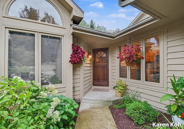 Photo 1 of Sale Pending at 1834 Cross Bend St Ne, Grand Rapids City Kent, MI 49505 | MLS# 65026045467 | Listing updated on 2026-09-03