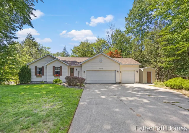 Photo 2 of Single family home for sale at 6615 Beech Creek Dr, Fruitport Charter Township Muskegon, MI 49415 | MLS# 65026045468 | Listing updated on 2026-09-13