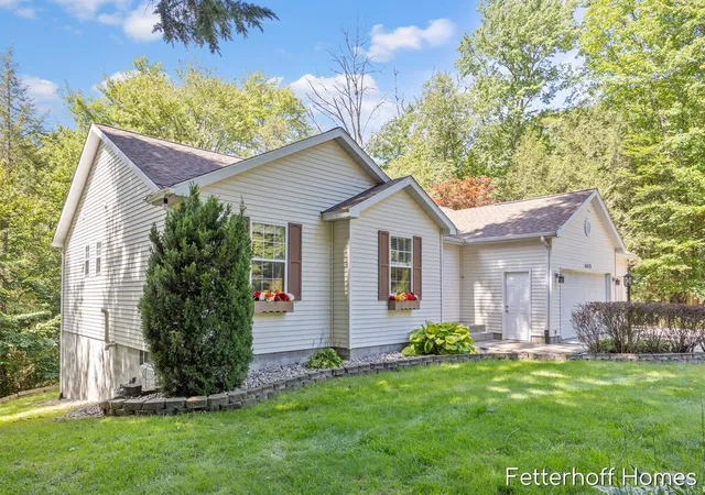 Photo 3 of Single family home for sale at 6615 Beech Creek Dr, Fruitport Charter Township Muskegon, MI 49415 | MLS# 65026045468 | Listing updated on 2026-09-13