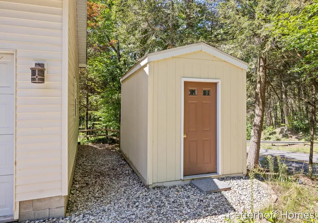 Photo 4 of Single family home for sale at 6615 Beech Creek Dr, Fruitport Charter Township Muskegon, MI 49415 | MLS# 65026045468 | Listing updated on 2026-09-13