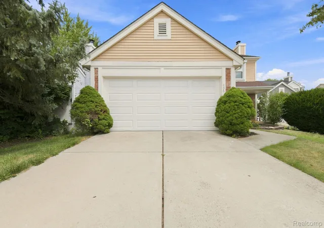 Photo 3 of Single family home for sale at 456 Farmridge Ct, Rochester Hills City Oakland, MI 48307 | MLS# 20261068832 | Listing updated on 2026-09-13