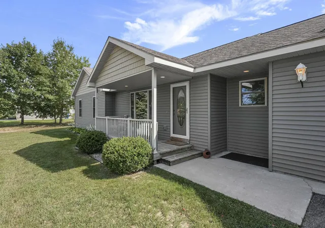 Photo 1 of Single family home for sale at 6279 Jeffrey Pl, Green Lake Township Grand Traverse, MI 49637 | MLS# 78080072907 | Listing updated on 2026-09-18