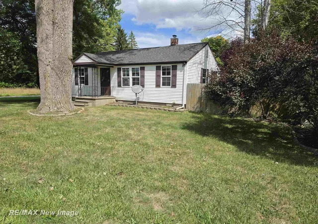 Photo 2 of Single family home for sale at 2502 S 24th St, Saginaw City Saginaw, MI 48601 | MLS# 61050220010 | Listing updated on 2026-09-16