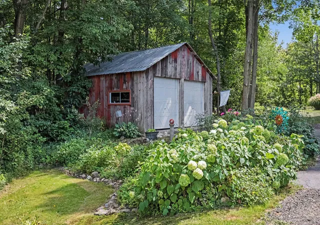 Photo 3 of Single family home for sale at 8967 Eighteen Mile Rd Ne, Nelson Township Kent, MI 49319 | MLS# 65026045494 | Listing updated on 2026-09-13
