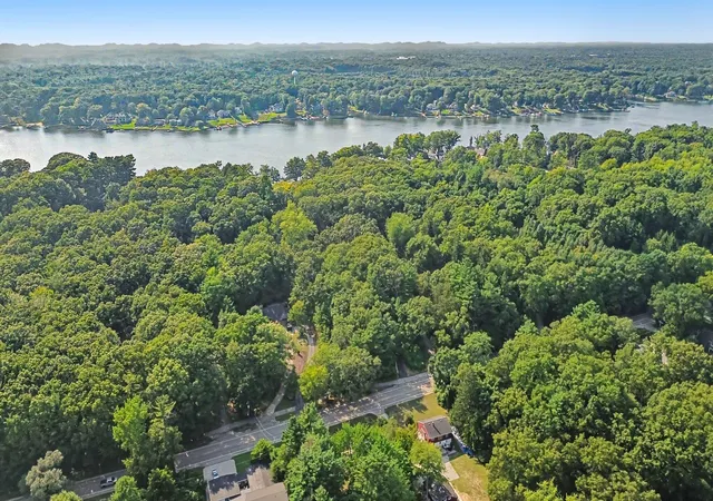 Photo 2 of Single family home for sale at 17887 N Fruitport Rd, Spring Lake Township Ottawa, MI 49456 | MLS# 65026045493 | Listing updated on 2026-09-15