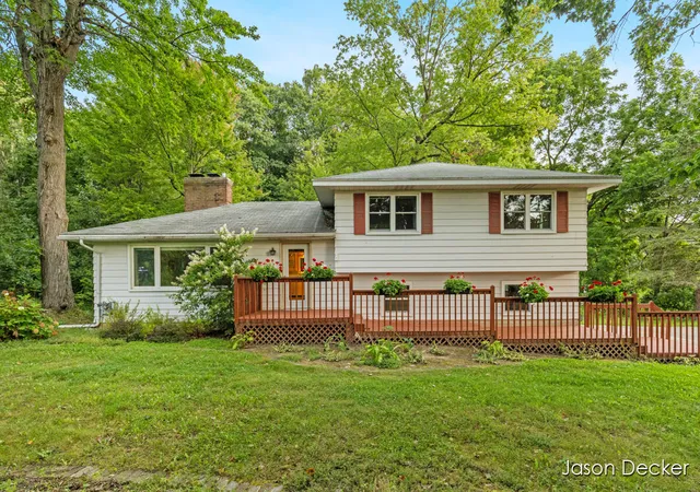 Photo 1 of Single family home for sale at 6181 10 Mile Rd Ne, Courtland Township Kent, MI 49341 | MLS# 65026045497 | Listing updated on 2026-09-09