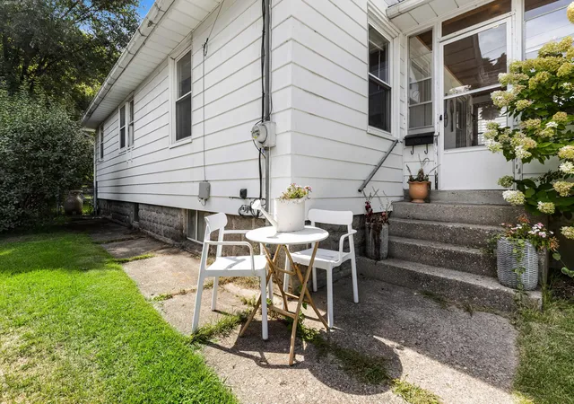 Photo 3 of Single family home for sale at 1450 Walker Ave Nw, Grand Rapids City Kent, MI 49504 | MLS# 65026045496 | Listing updated on 2026-09-29