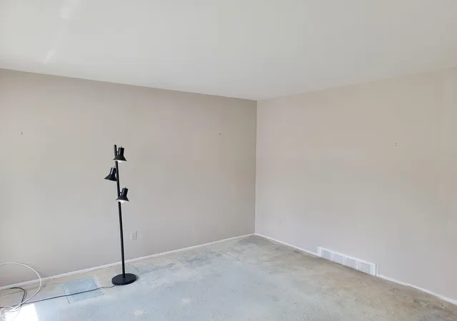 Photo 3 of Condo for sale at 129 Parnacott Dr, Mt Clemens City Macomb, MI 48043 | MLS# 58050220024 | Listing updated on 2026-09-01