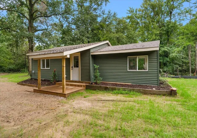 Photo 4 of Single family home for sale at 1875 11 Mile Rd Ne, Algoma Township Kent, MI 49321 | MLS# 65026045523 | Listing updated on 2026-08-27