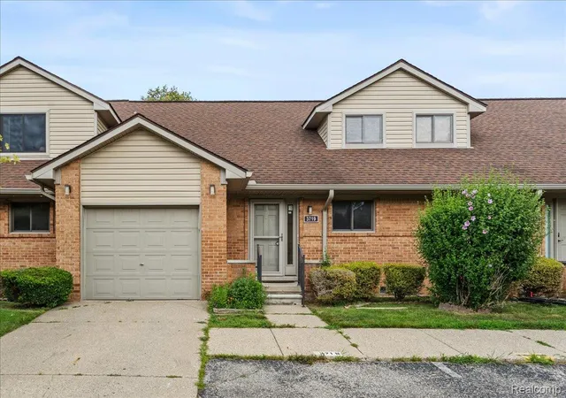 Photo 1 of Condo for sale at 3719 Old Creek Rd, Troy City Oakland, MI 48084 | MLS# 20261068894 | Listing updated on 2026-09-12