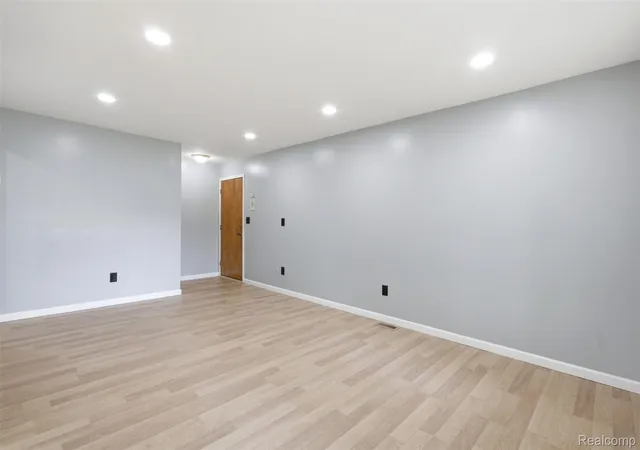 Photo 2 of Condo for sale at 29622 Hoover Rd, Warren City Macomb, MI 48093 | MLS# 20261068897 | Listing updated on 2026-09-03