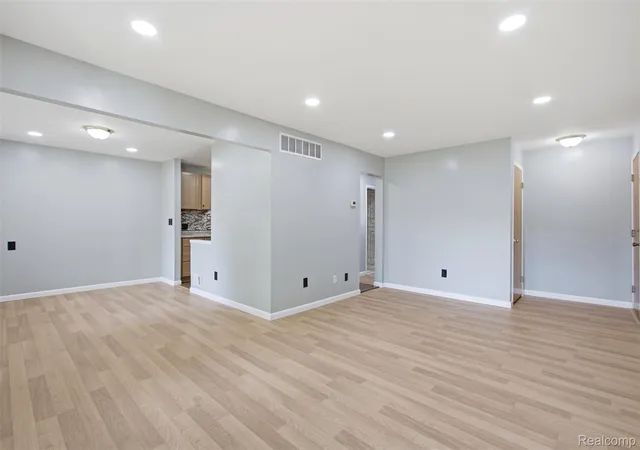 Photo 3 of Condo for sale at 29622 Hoover Rd, Warren City Macomb, MI 48093 | MLS# 20261068897 | Listing updated on 2026-09-03