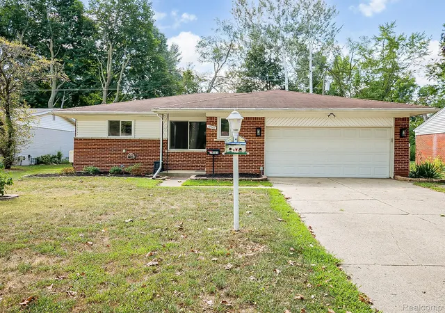 Photo 1 of Sale Pending at 19501 Magnolia Pkwy, Southfield City Oakland, MI 48075 | MLS# 20261068898 | Listing updated on 2026-09-11