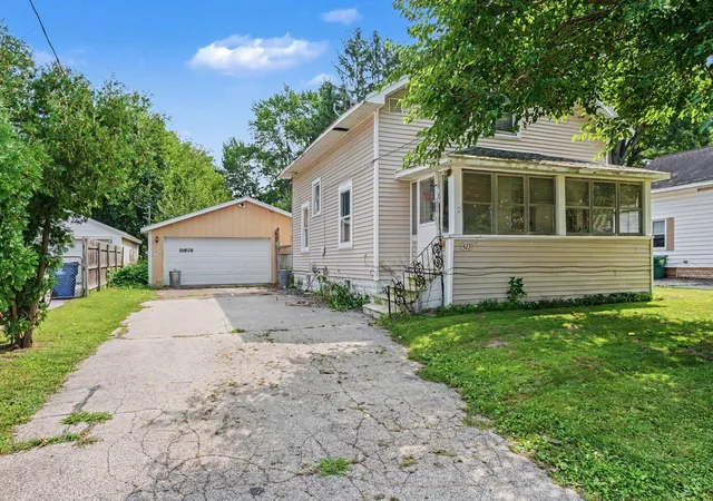 Photo 1 of Single family home for sale at 423 N 14th St, Niles City Berrien, MI 49120 | MLS# 69026045528 | Listing updated on 2026-09-16