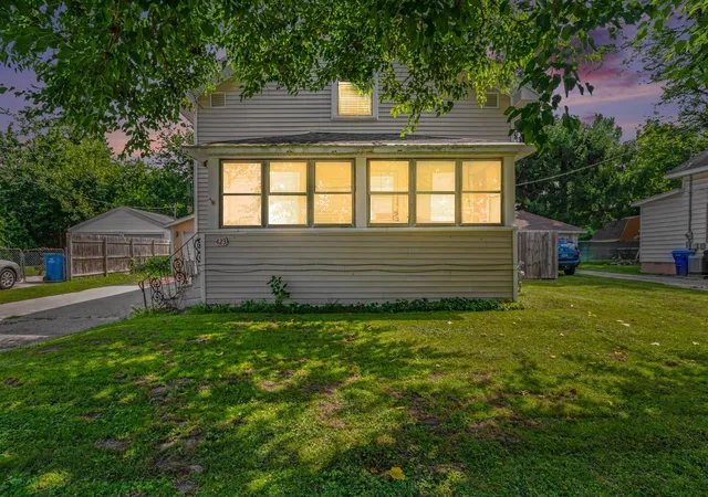 Photo 2 of Single family home for sale at 423 N 14th St, Niles City Berrien, MI 49120 | MLS# 69026045528 | Listing updated on 2026-09-16