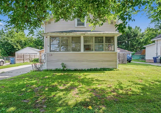 Photo 3 of Single family home for sale at 423 N 14th St, Niles City Berrien, MI 49120 | MLS# 69026045528 | Listing updated on 2026-09-16