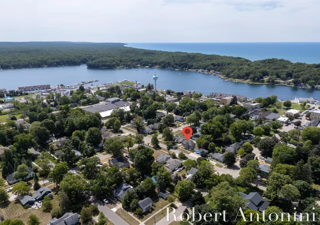 Photo 3 of Multi family home for sale at 259 S Wythe St, Pentwater Village Oceana, MI 49449 | MLS# 65026045543 | Listing updated on 2026-09-03