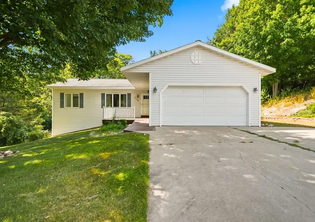 Photo 1 of Single family home for sale at 5119 Anna Dr, Garfield Charter Township Grand Traverse, MI 49684 | MLS# 78080072919 | Listing updated on 2026-08-30