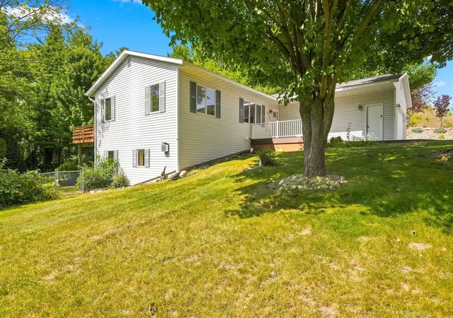 Photo 4 of Single family home for sale at 5119 Anna Dr, Garfield Charter Township Grand Traverse, MI 49684 | MLS# 78080072919 | Listing updated on 2026-08-30