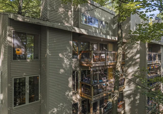 Photo 4 of Condo for sale at 11292 S Cottonwood Dr, Elmwood Charter Township Leelanau, MI 49684 | MLS# 78080072922 | Listing updated on 2026-09-02