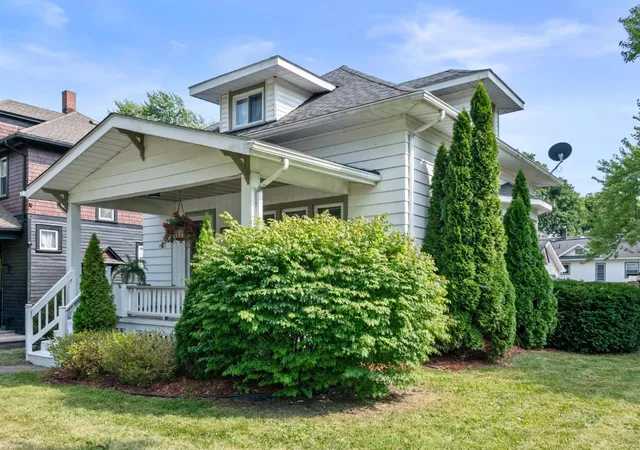 Photo 2 of Single family home for sale at 1234 Court St, St Clair City St Clair, MI 48060 | MLS# 58050220035 | Listing updated on 2026-09-01