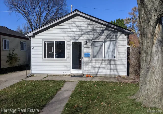 Photo 1 of Single family home for sale at 612 W Hudson Ave, Madison Heights City Oakland, MI 48071 | MLS# 20261068919 | Listing updated on 2026-08-29